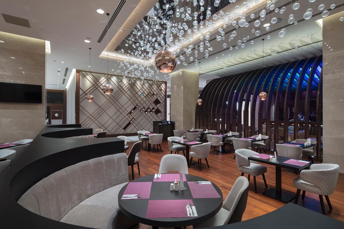 더블트리 바이 힐튼 이스탄불 움래니예 외부 사진 The interior of the restaurant