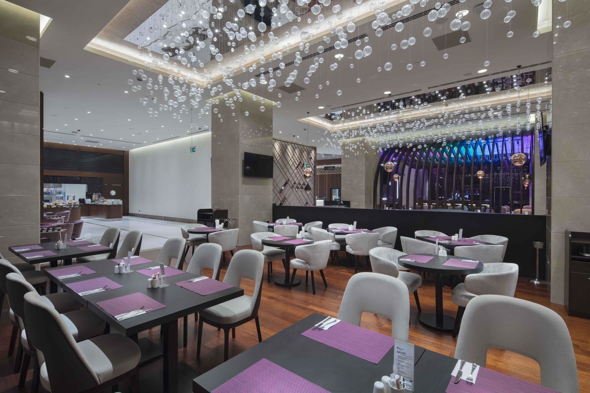 더블트리 바이 힐튼 이스탄불 움래니예 외부 사진 The interior of the restaurant